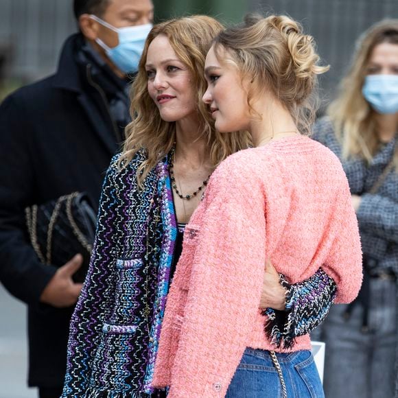 Vanessa Paradis et sa fille Lily Rose Depp - Photocall du défilé de mode prêt-à-porter printemps-été 2021 "Chanel" au Grand Palais à Paris. Le 6 octobre 2020
© Olivier Borde / Bestimage