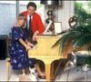 Alors que son pronostic vital était engagé, Michel Drucker a ainsi mis une priorité à préserver sa femme et à ne pas lui dire que sa vie était en jeu.
Michel Drucker avec son épouse Dany Saval chez eux en 1986.