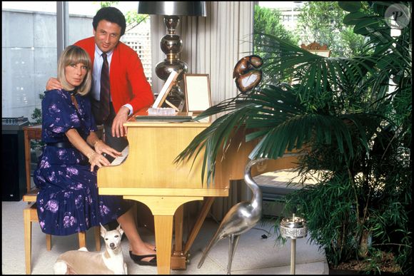 Alors que son pronostic vital était engagé, Michel Drucker a ainsi mis une priorité à préserver sa femme et à ne pas lui dire que sa vie était en jeu.

Michel Drucker avec son épouse Dany Saval chez eux en 1986.
