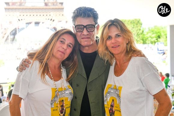 Exclusif - Coco Coupérie-Eiffel, Marc Lavoine et Virginie Coupérie-Eiffel dans l'Espace VIP lors de la 9ème édition du "Longines Paris Eiffel Jumping" au Champ de Mars à Paris, le 24 juin 2024. 

© Perusseau-Veeren/Bestimage