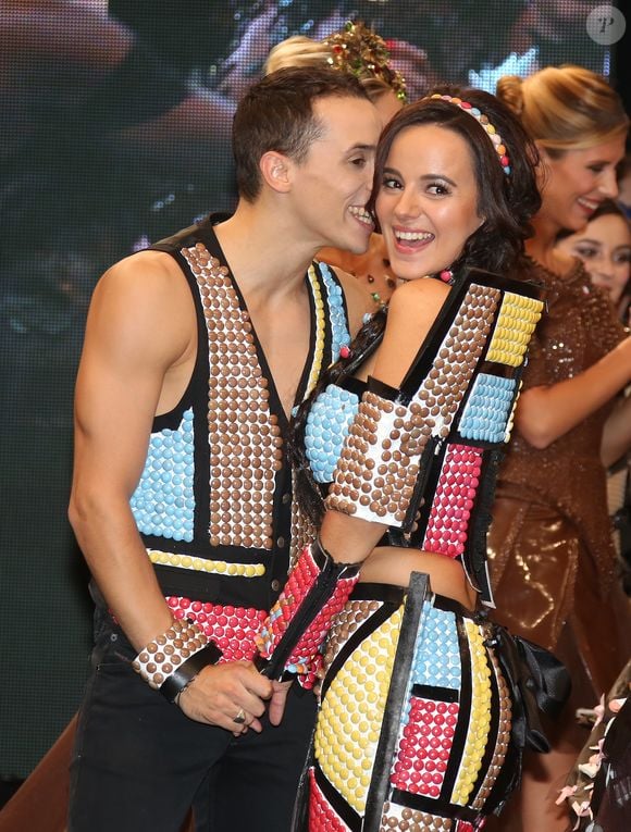 La chanteuse Alizée est maman pour la deuxième fois d'une petite fille prénommée Maggy - Alizée et son compagnon Grégoire Lyonnet - Défilé du 21ème salon du chocolat à la porte de Versailles à Paris le 27 octobre 2015. © Denis Guignebourg / Bestimage