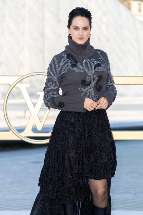Info du 18/12/25 - L'actrice de 37 ans Noémie Merlant est enceinte de son premier enfant - Noémie Merlant au photocall du Défilé de mode Vuitton Collection Printemps-Été 2026 dans le cadre de la Fashion Week de Paris (PFW) dans la Cour Carrée du Louvre, à Paris, France, le 30 septembre 2025. © Olivier Borde/Bestimage