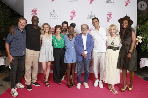 Une figure du groupe M6 fait une grande annonce en toute discrétion.

Jérome Anthony, Lilian Thuram, Amélie Estasse, Nathalie Renoux, Dominique Tenza, Claudia Mongumu, Gérard Hernandez, Ryad Baxx, Fanny Cottencon et Kareen Giuock - Soirée Summer Party au Restaurant Monsieur Bleu, à Paris. © Christophe Aubert via Bestimage