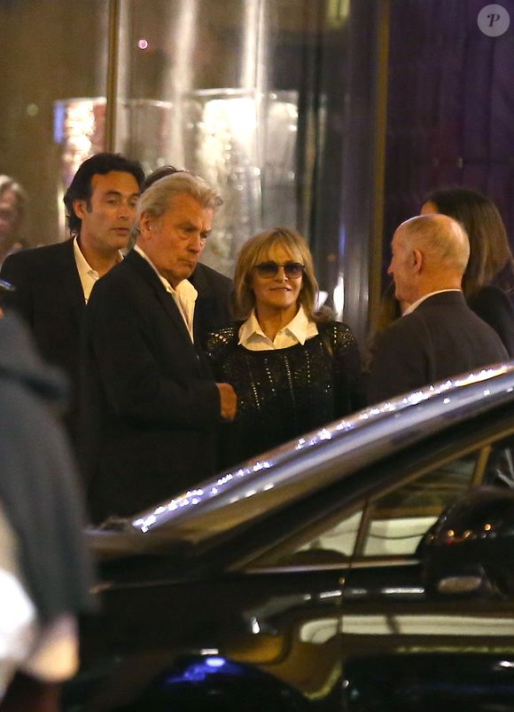 Exclusif - Prix spécial - no web - Le clan Delon réuni à l'occasion des 50 ans de Anthony Delon au Mandarin Hotel. Tout va pour le mieux dans la famille Delon, le clan est à nouveau soudé. Jeudi soir, Anthony qui fêtait ses 50 ans avait convié son père Alain Delon ( dont c'était la première sortie depuis son hospitalisation), sa mère Nathalie Delon, Anouchka Delon et son compagnon Julien Dereims ainsi que ses deux filles Loup et Liv.
Paris le 2 octobre 2014