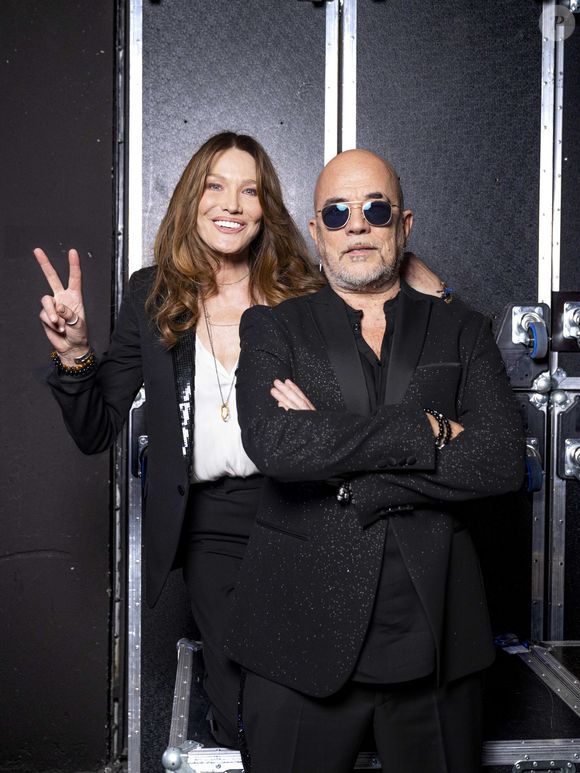 Carla Bruni Sarkozy et Pascal Obispo - Backstage - Enregistrement de l'émission "La fête de la chanson française" à Paris, présentée par Laury Thilleman et André Manoukian, et diffusée le 20 décembre sur France 3
Photo par Pierre Perusseau / Bestimage