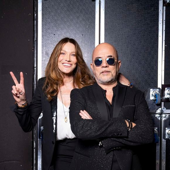 Carla Bruni Sarkozy et Pascal Obispo - Backstage - Enregistrement de l'émission "La fête de la chanson française" à Paris, présentée par Laury Thilleman et André Manoukian, et diffusée le 20 décembre sur France 3
Photo par Pierre Perusseau / Bestimage
