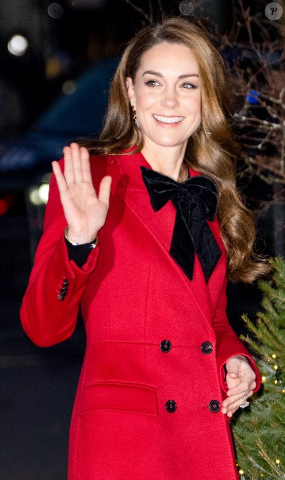 Elle portait un ravissant manteau rouge

Catherine (Kate) Middleton, princesse de Galles, assiste au service Together At Christmas Carol à l'abbaye de Westminster à Londres, Royaume-Uni, le 6 décembre 2024. © Justin Goff/GoffPhotos/Bestimage