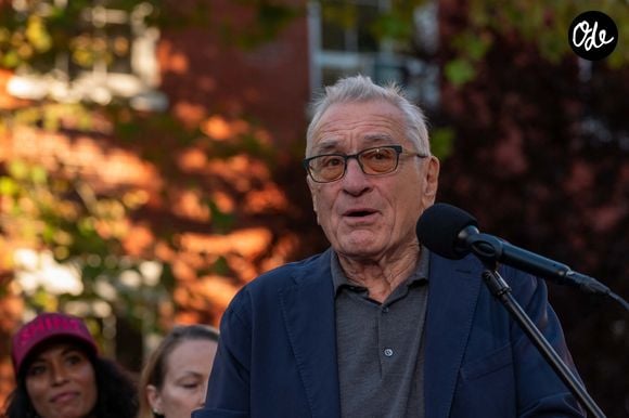 New York, 5 octobre 2026 : des victimes de Jeffrey Epstein, le représentant démocrate Dan Goldman, Robert De Niro, Rosie O’Donnell et Rosanna Arquette lors d’une conférence de presse. 

© Camara Porter/AdMedia via ZUMA Press / Bestimage Wire / Bestimage)