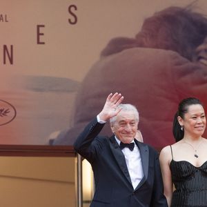 Robert de Niro et sa compagne Tiffany Chen - Montée des marches du film « Partir un jour » pour la cérémonie d’ouverture du 78ème Festival International du Film de Cannes, au Palais des Festivals à Cannes. Le 13 mai 2025
© Jacovides-Moreau / Bestimage