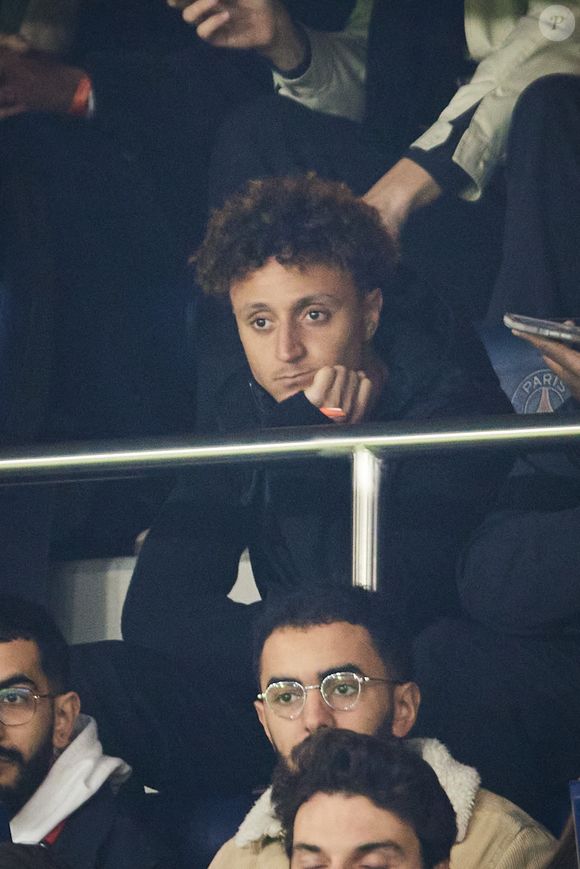 Eliesse Ben Seghir - Célébrités dans les tribunes lors du match de Ligue 1 McDonald's opposant le Paris Saint-Germain (PSG) à l'Olympique de Marseille (OM) - (3-1) au Parc des Princes à Paris le 16 mars 2025. © Cyril Moreau/Bestimage