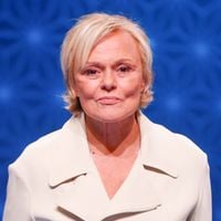 "Je buvais minimum un litre" : Muriel Robin témoigne sans fard sur son alcoolisme qui a duré 30 ans