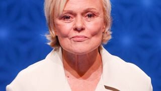 "Je buvais minimum un litre" : Muriel Robin témoigne sans fard sur son alcoolisme qui a duré 30 ans