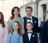 L'occasion de voir un geste tendre entre la mère et la fille, qui n'est pas passé inaperçu sur TikTok.
La princesse Mary de Danemark, le prince Frederik de Danemark, le prince Christian de Danemark, la princesse Isabella de Danemark, le prince Vincent de Danemark, la princesse Josephine de Danemark - Célébration du 50ème anniversaire du prince J. de Danemark, dîner organisé par la reine M.II de Danemark au chateau Amalienborg, Copenhague, le 7 juin 2019.@Bestimage