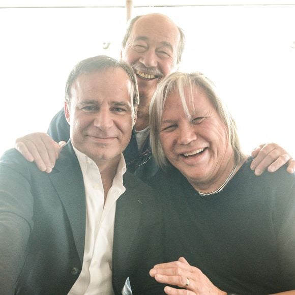 Fin 2023, la justice suisse reconnaissait Yann Ydoux comme unique héritier. À lui de faire vivre les tubes de l'artiste. Pour y arriver, le manager embauchait Fabien Lecoeuvre, spécialiste du genre. 

Exclusif - Patrick Juvet, Fabien Lecoeuvre et Jean Sarrus sur la croisière Âge tendre et tête de bois en 2014 © REYNAUD/ZANNONI/APS-MEDIAS/ABACAPRESS.COM
