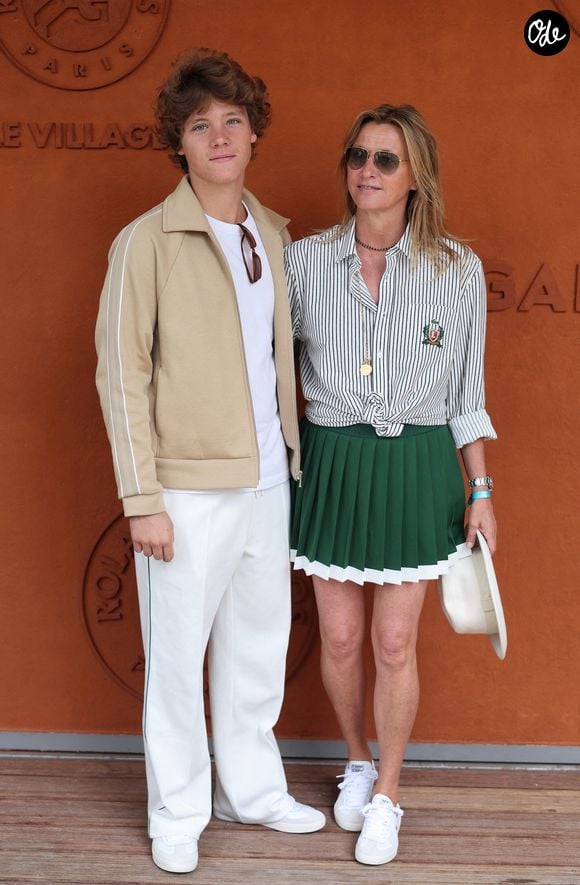 Sarah Poniatowski (Lavoine) et son fils Roman - Les célébrités au village lors des Internationaux de France de Tennis de Roland Garros le 1er juin 2025. © Dominique Jacovides / Bestimage