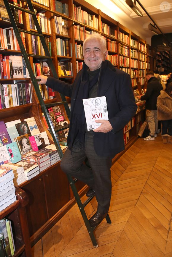Exclusif - Guy Savoy dédicace ses livres " Le geste et La manière " et " Cuisine des Écrivains du XVI siècle " à la Librairie Galignani à Paris, France, le 11 Décembre 2022.

© Bertrand Rindoff / Bestimage