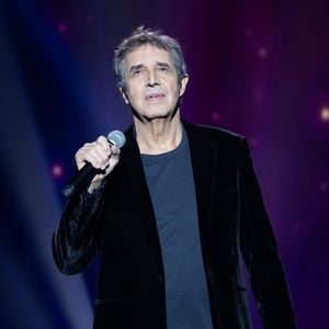 Exclusif - Julien Clerc lors de l'enregistrement de l'émission "La Boîte à secrets", présentée par F.Bollaert et diffusée le 2 janvier 2026 sur France 3, dans les studios du Lendit à Saint-Denis, France, le 1er décembre 2025. © Cyril Moreau/Bestimage