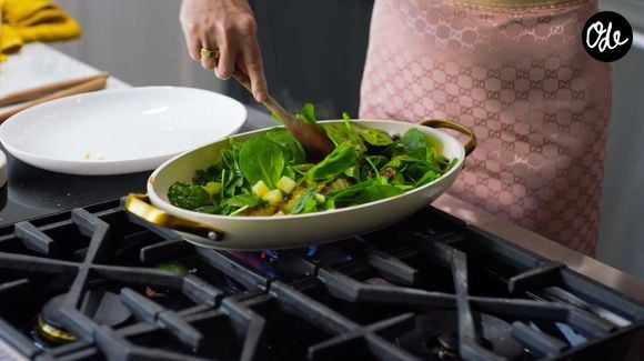 Jusqu’ici, l’enseigne ne proposait aucun restaurant avec service sur place.

Gwyneth Paltrow prépare un de ses plats préférés dans sa cuisine de Los Angeles, le 28 septembre 2022.

JLPPA / Bestimage