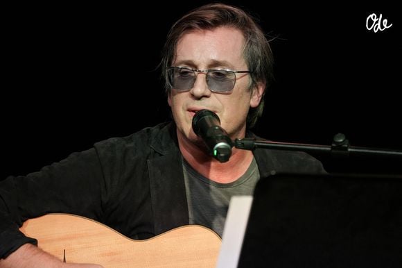 Françoise Hardy lui a transmis le goût de l'effort.

 Thomas Dutronc lors de la 10ème édition du Festiv’Allais au théâtre de Passy à Paris le 12 octobre 2026. © Anne-Sophie Guebey / Bestimage