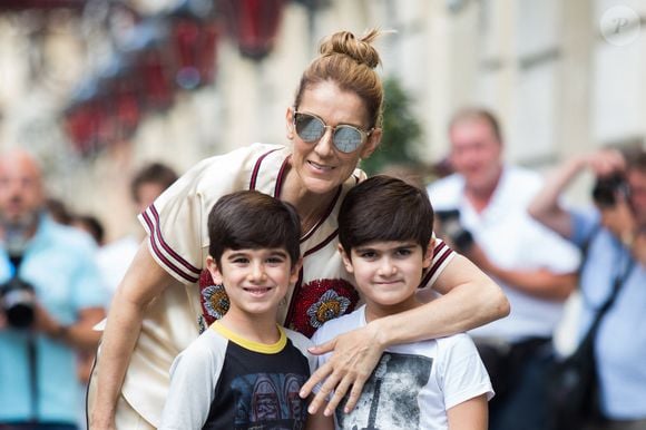 Celine Dion et ses jumeaux Eddy et Nelson Angelil quittant leur hôtel pour se rendre chez Optician Meyrowitz à Paris, France, le 17 juillet 2017. Photo de Nasser Berzane/ABACAPRESS.COM