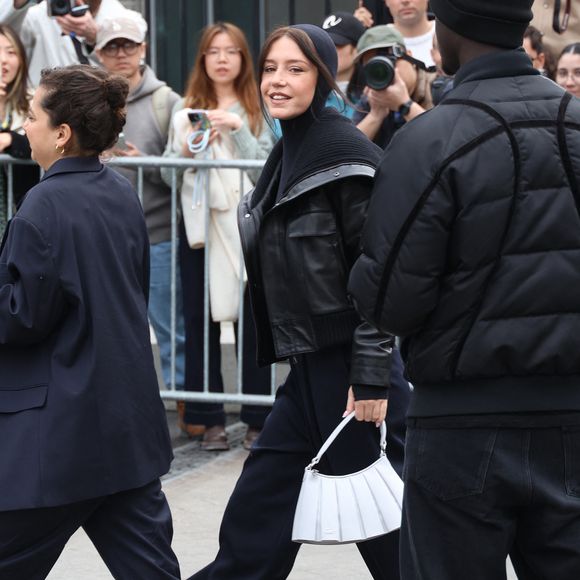 Autre star venue en solo, Adèle Exarchopoulos est apparue sans son compagnon François Civil. 

Adèle Exarchopoulos au défilé Lacoste "Collection Prêt-à-Porter Automne/Hiver 2025-2026" lors de la Fashion Week de Paris (PFW), le 9 mars 2025
© Denis Guignebourg / Bestimage