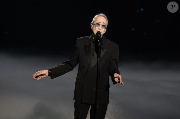 Alain Chamfort se produit sur scène lors de la 40e édition des Victoires de la Musique à La Seine Musicale le 14 février 2025 à Boulogne-Billancourt, France. Photo par David NIVIERE/ABACAPRESS.COM