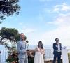 Sur les images, Louis porte un élégant costume tandis qu’Adriana brille dans une robe blanche simple et raffinée.

Louis Kretz le jour de son mariage à Blanes, en Espagne. Photo dévoilée le 10 octobre 2025