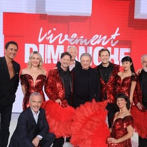 Exclusif - Youness Hanifi, Dany Brillant, Joy Esther, Franck Ferrand, Michel Drucker et l'équipe de la comédie musicale Paris is magique - Enregistrement de l'émission Vivement dimanche spéciale Paris, au studio Rive Gauche, presentée par M. Drucker le 16 septembre 2026 avec une diffusion sur France 3 le 20/09/2026. Guillaume Gaffiot/Bestimage