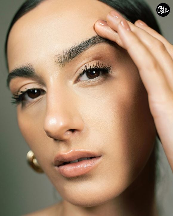 De son côté, le Microshading offre un look maquillé sans aucun effort. Ici, la méthode est différente : on ne dessine pas de poils, mais on crée plutôt une ombre légère et floutée sous la peau. 

Image Unsplash