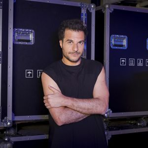 Exclusif - Amir Haddad - Backstage de l'enregistrement de l'émission de télévision "Le Grand Concert des Régions : Ici c'est Aix en Provence", à l'Arena du Pays d'Aix, présentée par L.Luyat et L.Thilleman, et diffusée le 17 mai sur France 3. Le 30 avril 2024. © Bruno Bebert-Jack Tribeca / Bestimage