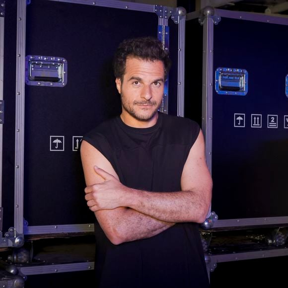 Exclusif - Amir Haddad - Backstage de l'enregistrement de l'émission de télévision "Le Grand Concert des Régions : Ici c'est Aix en Provence", à l'Arena du Pays d'Aix, présentée par L.Luyat et L.Thilleman, et diffusée le 17 mai sur France 3. Le 30 avril 2024. © Bruno Bebert-Jack Tribeca / Bestimage