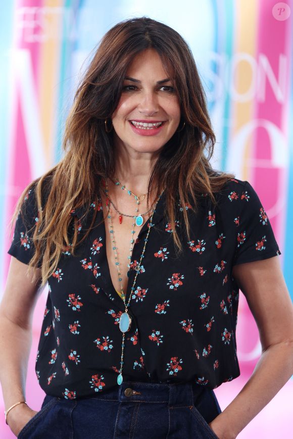 Elle affirme avoir découvert l’Hérault dès l’âge de 18 ans, rêvant déjà à l’époque d’y vivre un jour. 

Helena Noguerra - Photocall de "Un nouveau jour" lors du 64ème Festival de Télévision de Monte Carlo au Grimaldi Forum de Monaco le 14 juin 2025.
© Denis Guignebourg / Bestimage