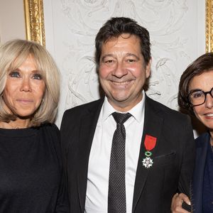 Exclusif - Brigitte Macron, Laurent Gerra, Rachida Dati - Laurent Gerra reçoit la légion d’honneur de la part du grand chancelier F. Lecointre en présence de la première dame, B. Macron au Palais de la Légion d'honneur à Paris le 29 septembre 2025. © Cyril Moreau/Bestimage