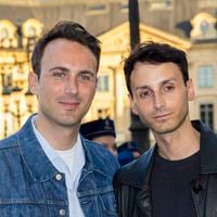 Ils habillent Kylie Jenner, Rihanna ou Dua Lipa : visite de l'appartement lumineux dans le Paris chic des créateurs de Coperni