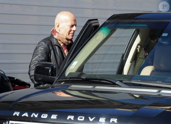 Bruce Willis sur le tournage du film "Red 2" a Paris le 12 octobre 2012 LIONEL URMAN  / BESTIMAGE