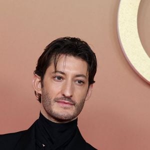 Pierre Niney a expliqué comment il parvient à gérer la célébrité tout en préservant sa vie personnelle.

Pierre Niney - Photocall de la 50ème édition de la cérémonie des César à l'Olympia à Paris, France © Dominique Jacovides - Olivier Borde / Bestimage