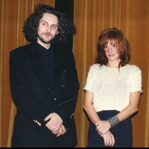 De son côté, Mylène Farmer confiait à Anne-Claire Coudray : "J'ai rencontré Laurent Boutonnat quand je suis sortie du cours Florent. On avait un amour commun pour le cinéma"

Archives : Mylène Farmer et Laurent Boutonnat @Rindoff-Bowen