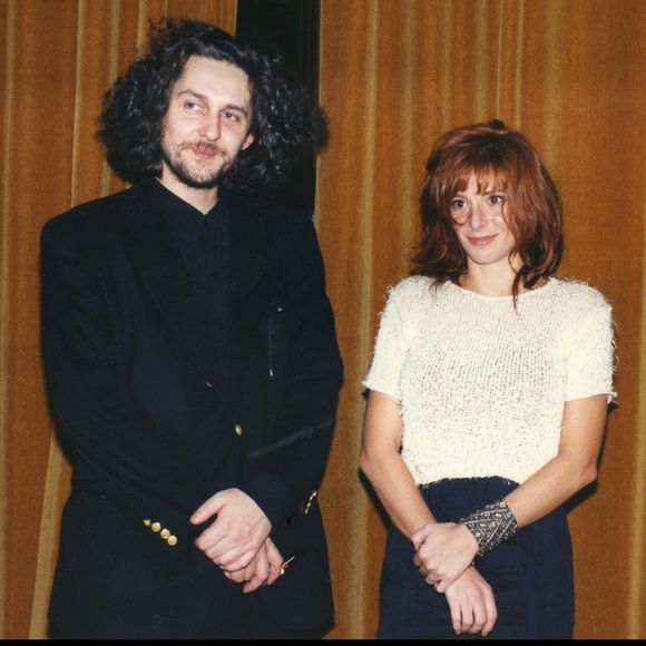 De son côté, Mylène Farmer confiait à Anne-Claire Coudray : "J'ai rencontré Laurent Boutonnat quand je suis sortie du cours Florent. On avait un amour commun pour le cinéma"

Archives : Mylène Farmer et Laurent Boutonnat @Rindoff-Bowen