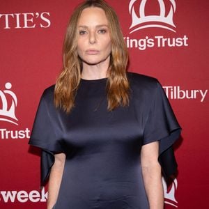Cette capsule marque le retour d’un partenariat initié il y a plus de 20 ans.
Stella McCartney au photocall du 5ème gala annuel The King's Trust Global Gala à New York, City, NY, Etats-Unis, le 29 avril 2026. © NDZ/StarMax/Bestimage