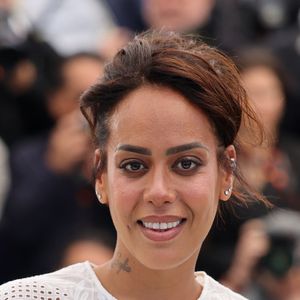 À partir de ce moment, tout ce qu’elle accomplissait autrefois avec fluidité est devenu source d’épuisement

Amel Bent au photocall du film "Ma Frère" lors du 78ème Festival International du Film de Cannes, au Palais des Festivals à Cannes, France, le 22 mai 2025. © Jacovides-Moreau/Bestimage