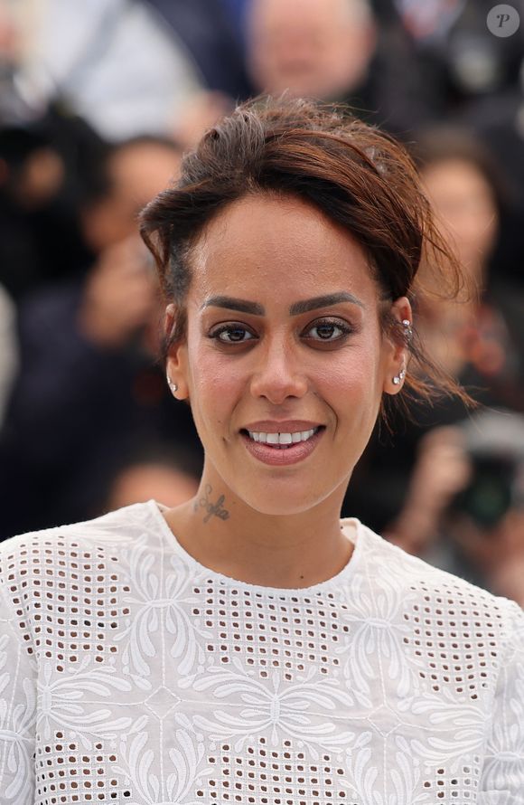 À partir de ce moment, tout ce qu’elle accomplissait autrefois avec fluidité est devenu source d’épuisement

Amel Bent au photocall du film "Ma Frère" lors du 78ème Festival International du Film de Cannes, au Palais des Festivals à Cannes, France, le 22 mai 2025. © Jacovides-Moreau/Bestimage