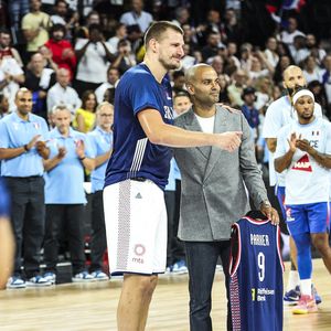 Nikola JOKIC de Serbie et Tony PARKER, ancien joueur avant le match amical entre la France et la Serbie à la LDLC Arena à Lyon, France, le 12 juillet 2024. Photo by Johnny Fidelin/Icon Sport/ABACAPRESS.COM