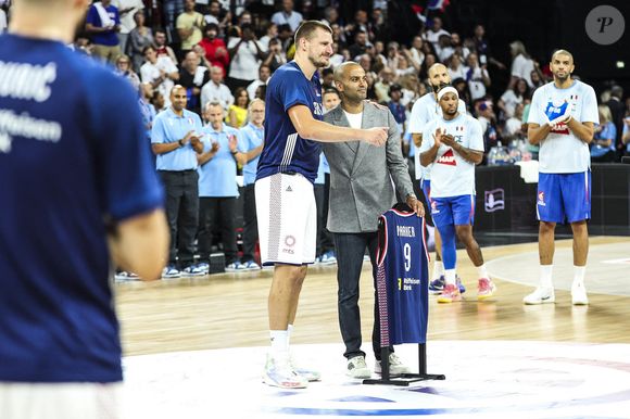 Nikola JOKIC de Serbie et Tony PARKER, ancien joueur avant le match amical entre la France et la Serbie à la LDLC Arena à Lyon, France, le 12 juillet 2024. Photo by Johnny Fidelin/Icon Sport/ABACAPRESS.COM
