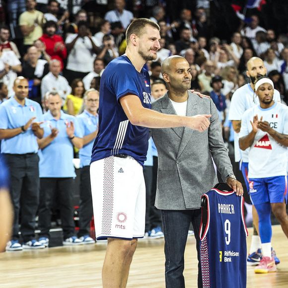 Nikola JOKIC de Serbie et Tony PARKER, ancien joueur avant le match amical entre la France et la Serbie à la LDLC Arena à Lyon, France, le 12 juillet 2024. Photo by Johnny Fidelin/Icon Sport/ABACAPRESS.COM