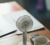 L'appareil est compact, silencieux et idéal pour un bureau ou une chambre.

Photo prise par Siniz Kim / Unsplash