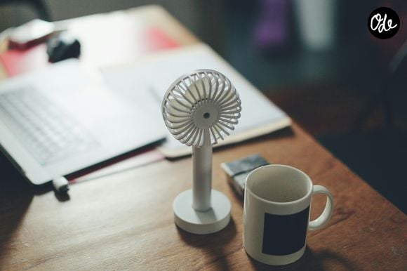 L'appareil est compact, silencieux et idéal pour un bureau ou une chambre.

Photo prise par Siniz Kim / Unsplash