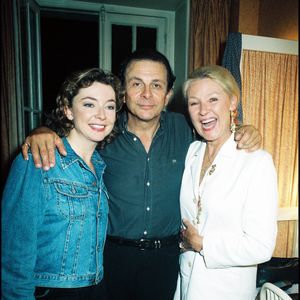 Géraldine Giraud avec ses parents Roland Giraud et Maaike Jansen au théâtre du Montparnasse en 1998.
©RINDOFF-GUIREC / BESTIMAGE