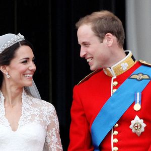 A tel point que Kate Middleton a elle aussi choisi ce tissu, confectionné cette fois-ci à Caudry, pour sa robe de mariée.

Mariage du prince William, duc de Cambridge et de Catherine Kate Middleton à Londres le 29 avril 2011
©Royalportraits Europe/Bernard Rubsamen / Bestimage