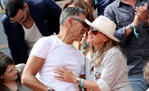 Sarah Poniatowski (Lavoine) avec son compagnon Roschdy Zem et son fils Roman dans les tribunes lors des Internationaux de France de Tennis de Roland Garros 2025. Paris, le 1er Juin 2025. © Dominique Jacovides/Bestimage