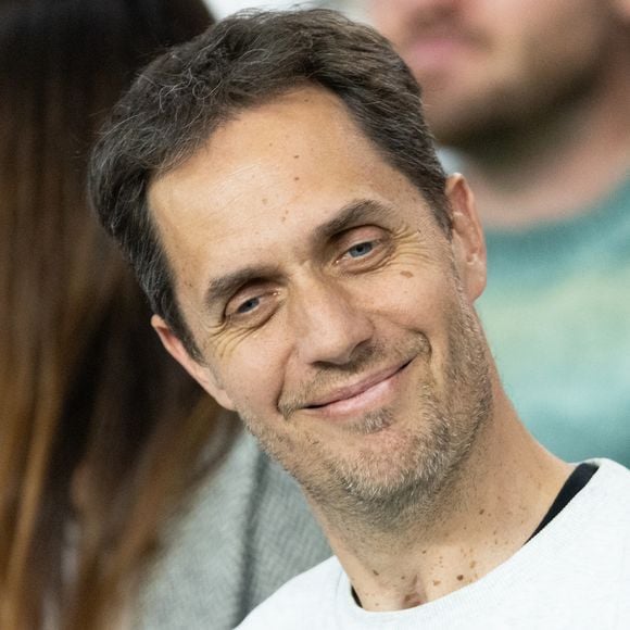 Grand Corps Malade dans les tribunes du match de quart de finale aller de Ligue Des Champion au Parc des Princes à Paris, le 8 avril 2026. 

Photo : Cyril Moreau / Bestimage